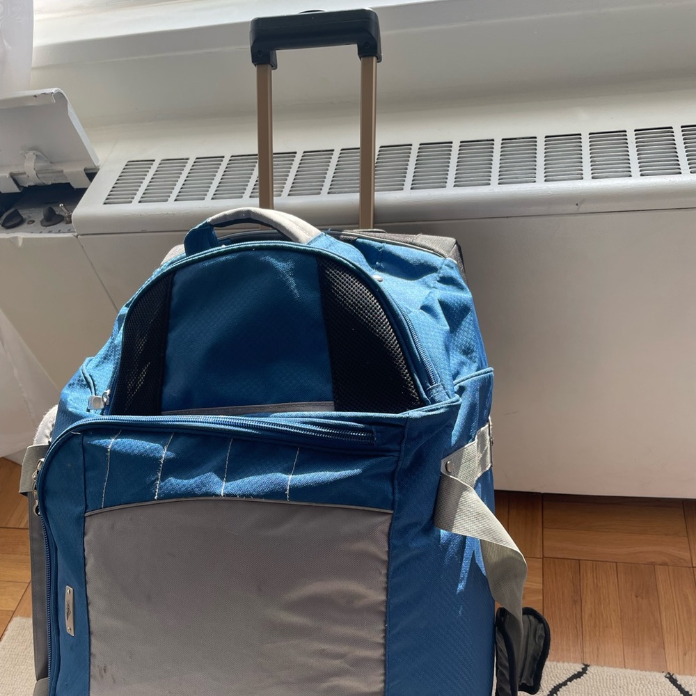 Rolling duffel - Picture 2 of 3
